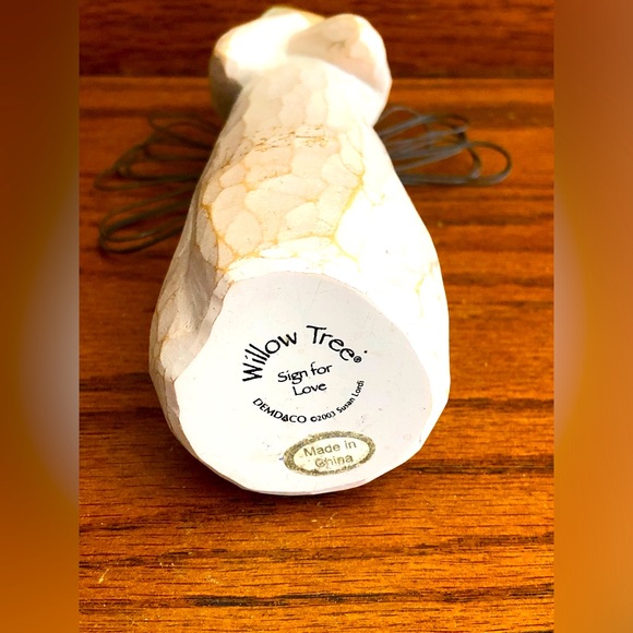 Willow Tree Figurine “Sign for Love” - Picture 4 of 4